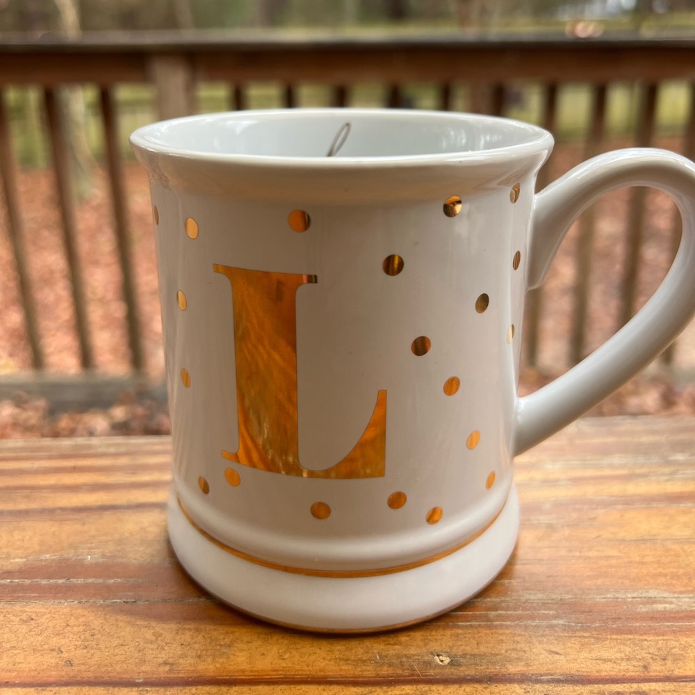 PIER 1 IMPORTS Initial Monogram L White with Gold Metallic Confetti Detail Mug